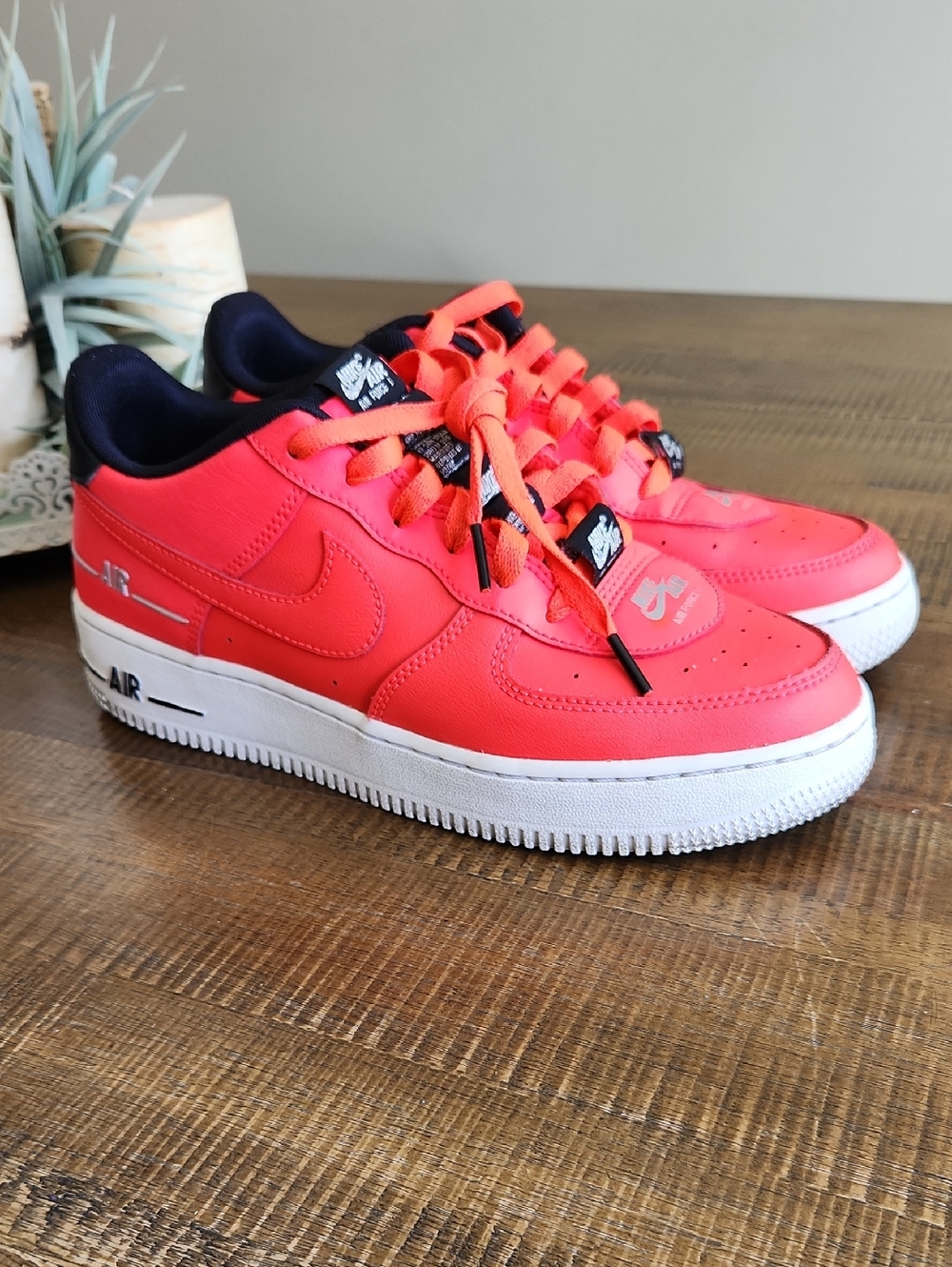 Nike Air Force 1 '07 LV8 Laser Crimson Sz 6Y